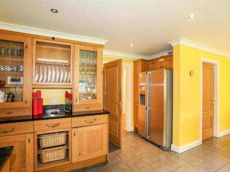 11 Queens Dr 453500445.jpg