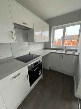 7 Rhodfa Kitchen 19b8d513-78ef-4cff-8de9-1bf1b6ee6