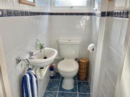 downstairs wc.jpg