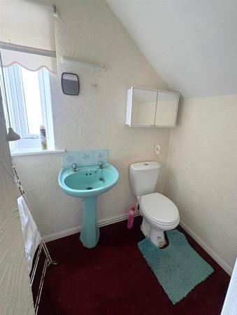 upstairs toilet.jpg