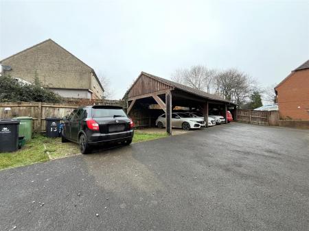 15 Russett Way (11).jpg