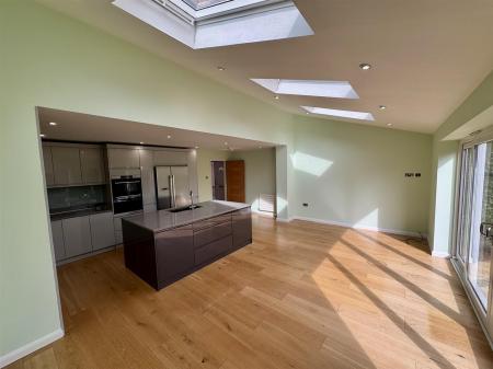 Open Plan Kitchen Diner (3/4)