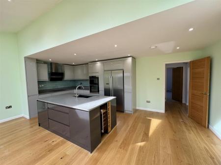 Open Plan Kitchen Diner (4/4)