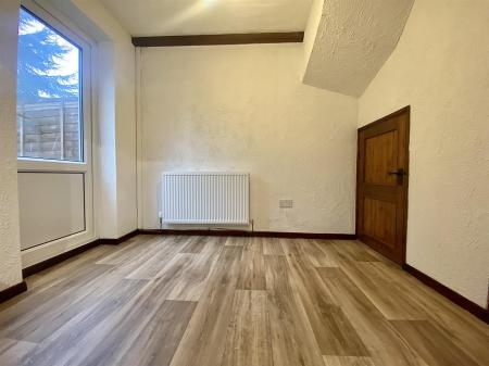 Kitchen/Breakfast Room (2/2)