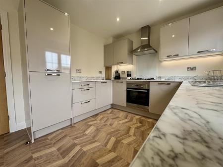 Kitchen / Diner (1/4)