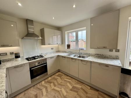 Kitchen / Diner (3/4)