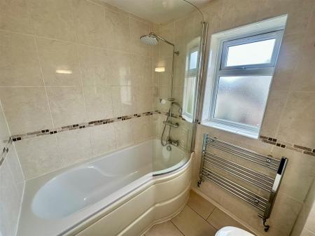 Bathroom (1/2)