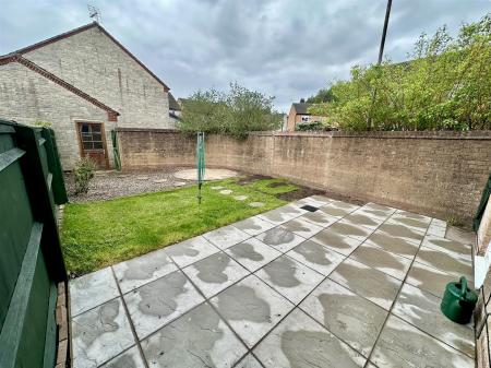 Rear Garden (2/2)