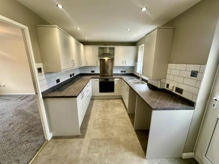 Kitchen (1/3)
