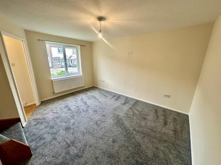 Living Room (3/3)