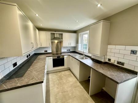 Kitchen (2/3)