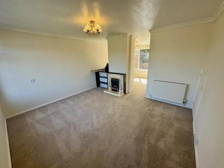 Living Room (1/2)