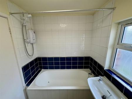 Bathroom (2/2)