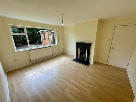 Living Room (1/2)