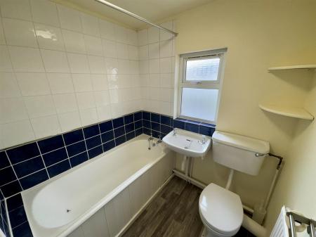 Bathroom (1/2)