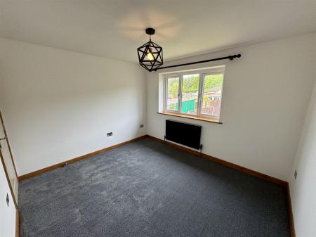 Bedroom 2 (1/2)