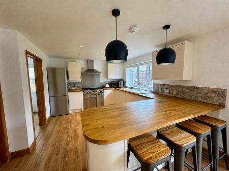 Kitchen Diner (1/4)