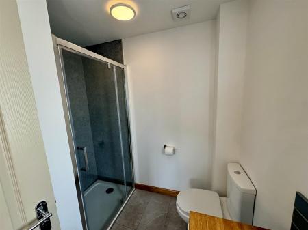 En-Suite (1/2)