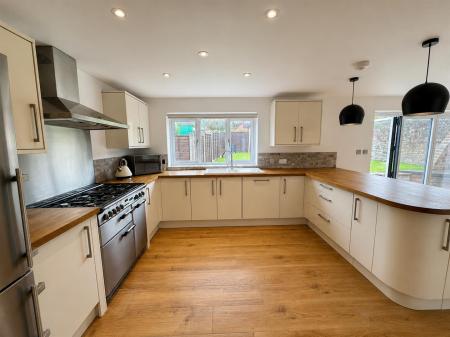 Kitchen Diner (3/4)