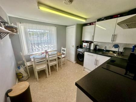 Kitchen Diner (1/2)
