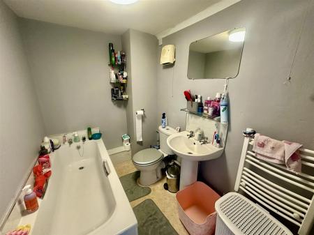 Bathroom (1/2)