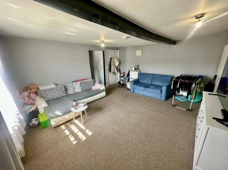 Living Room (2/3)