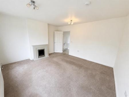 Living Room (2/3)