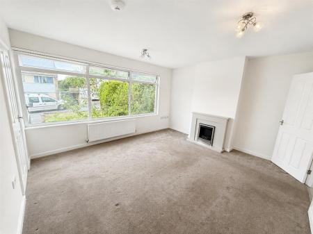 Living Room (1/3)