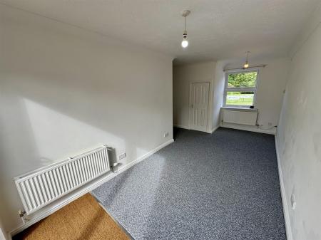 Living Room (1/2)
