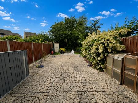 Rear Garden (1/2)