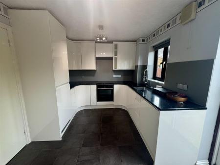 Kitchen Diner (2/2)