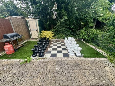 Rear Garden (2/2)