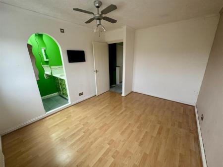 Bedroom 1 (2/2)