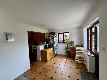 Dining Room (4/4)