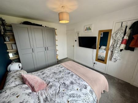 Bedroom 1 (2/2)