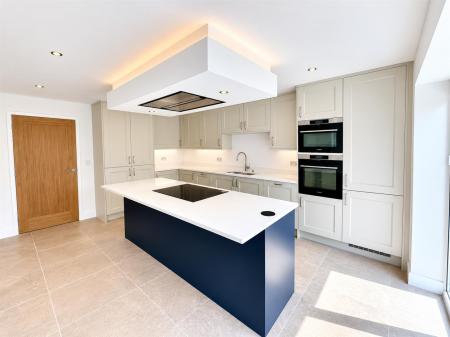 Kitchen Diner (1/4)