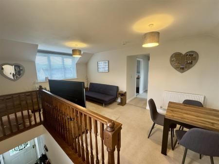 Living / Dining (1/2)