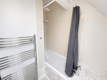 Bathroom (2/2)