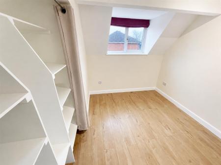 Bedroom 1 (3/3)