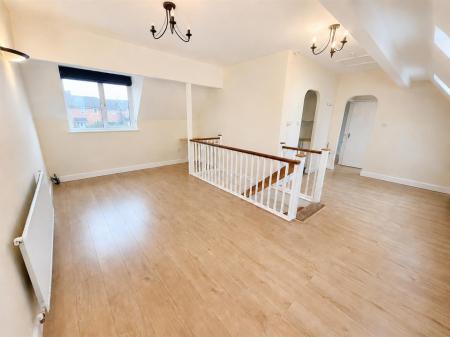 Open Plan Living / Dining (1/4)