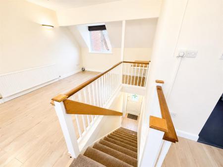 Open Plan Living / Dining (4/4)