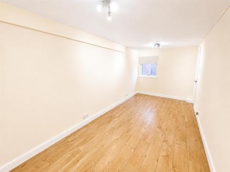 Study / Bedroom (1/2)