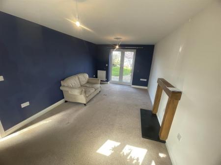 Living Room (2/2)