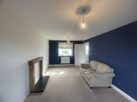 Living Room (1/2)