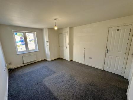 Living Room (1/2)