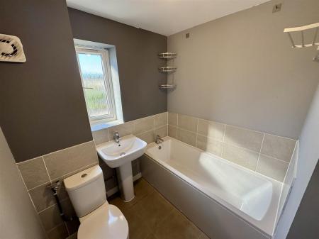 Bathroom (1/2)