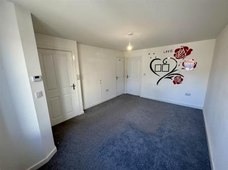 Living Room (2/2)