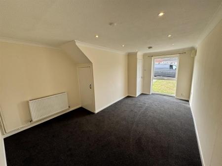 Living Room (1/2)