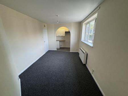 Living Room (2/2)