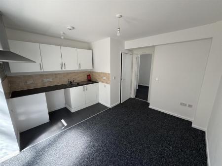 Kitchen / Living (2/2)